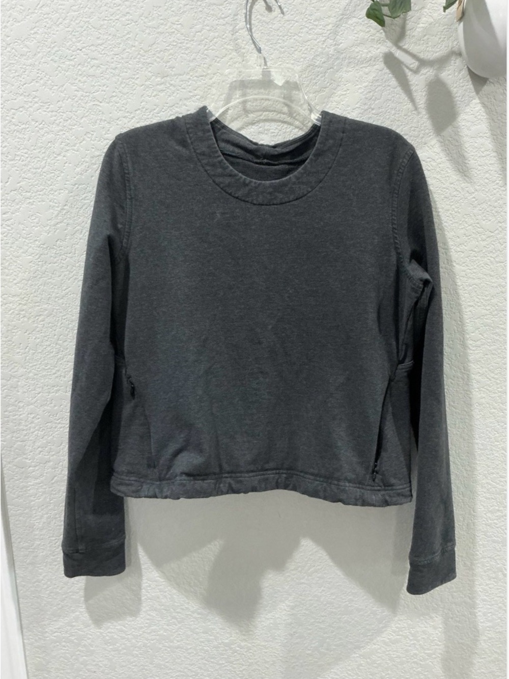 Lululemon Sweatshirt women’s small Gray Open Back getaway crew